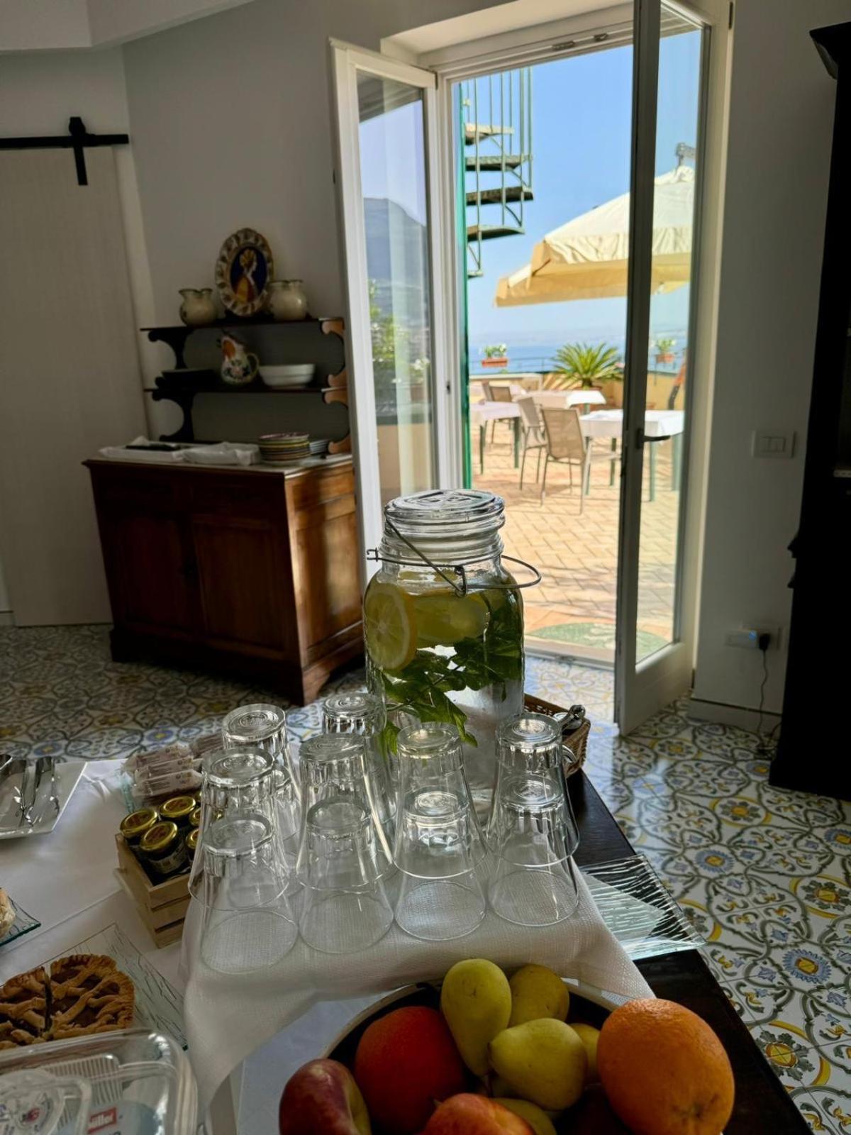 Bed and Breakfast Vesuvio View Vico Equense Esterno foto